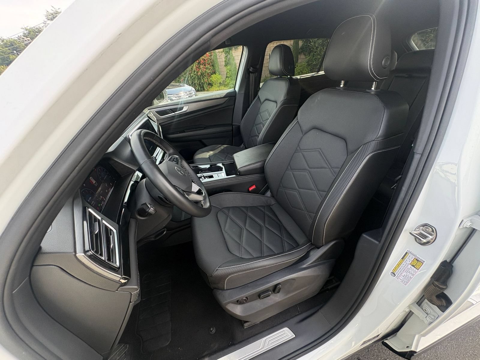 Used 2025 Volkswagen Atlas Cross Sport SE AWD/4WD image 38
