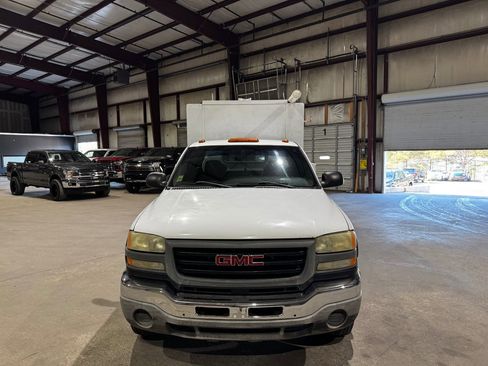 Used 2004 GMC Sierra 3500 W/T image 10