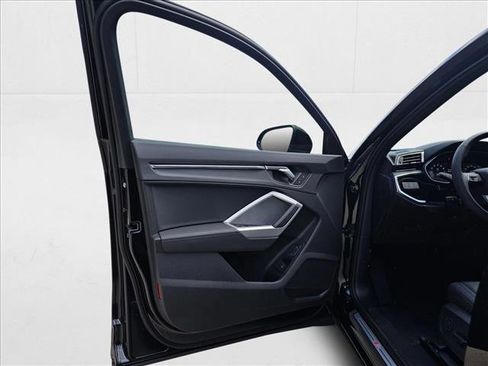 New 2025 Audi Q3 2.0T Premium image 13