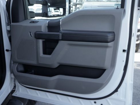 Used 2017 Ford F550 2WD Regular Cab Super Duty image 40