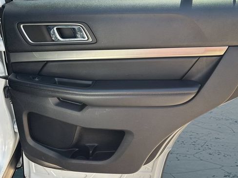 Used 2018 Ford Explorer XLT w/ Equipment Group 201A AWD/4WD image 11