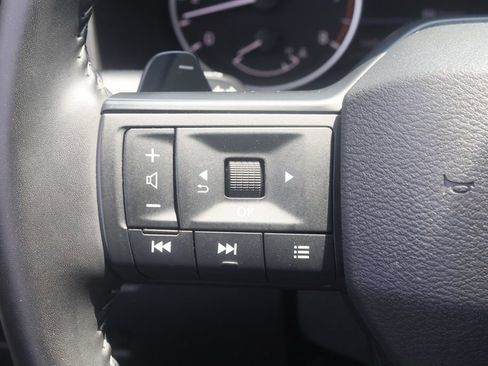 Used 2025 Nissan Rogue SV AWD/4WD image 9