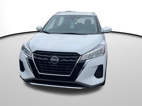 Used 2023 Nissan Kicks SV image 1