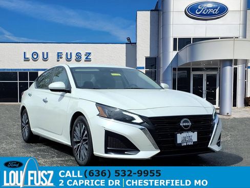 Used 2023 Nissan Altima 2.5 SV image 1