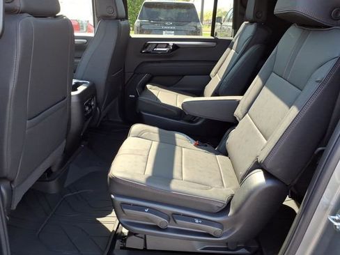 New 2026 Chevrolet Suburban RST AWD/4WD image 10