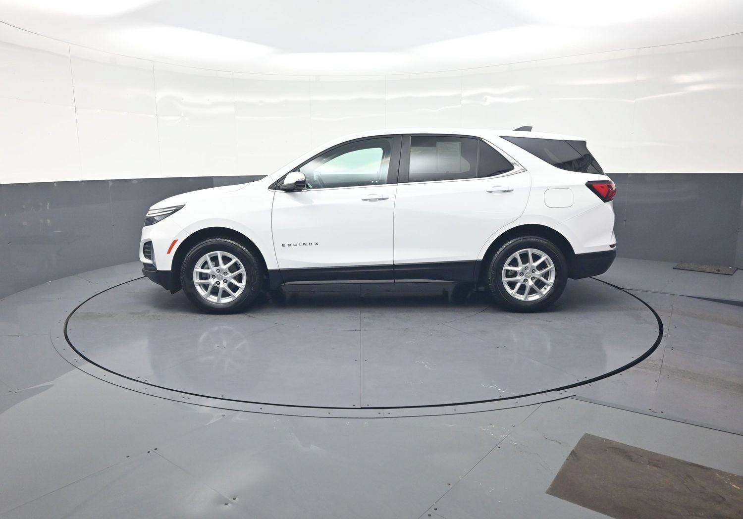Used 2024 Chevrolet Equinox LT AWD/4WD image 6