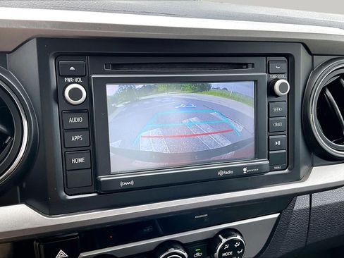 Used 2017 Toyota Tacoma SR5 AWD/4WD image 29