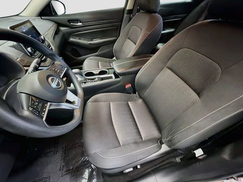 Used 2024 Nissan Altima 2.5 SV FWD image 11