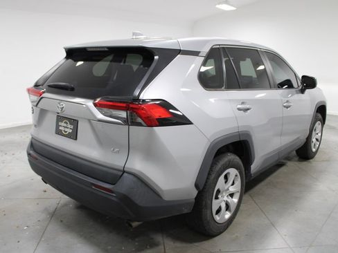 Used 2022 Toyota RAV4 LE FWD image 9