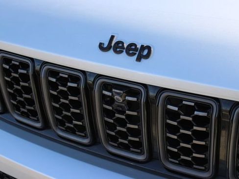 Used 2024 Jeep Grand Cherokee L Summit AWD/4WD image 7