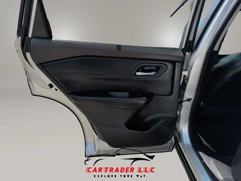 Used 2022 Nissan Rogue SV w/ SV Premium Package AWD/4WD image 15