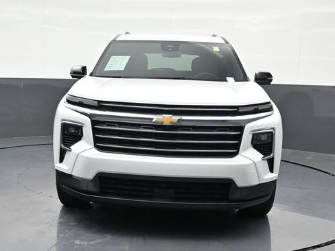 Used 2025 Chevrolet Traverse LT w/ Driver Confidence Package FWD image 9