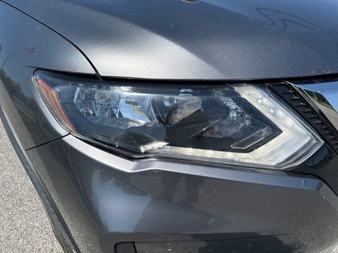 Used 2018 Nissan Rogue S AWD/4WD image 10