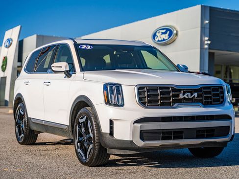 Used 2023 Kia Telluride S w/ S Sunroof Package image 1