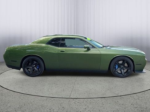 Used 2022 Dodge Challenger SRT Hellcat RWD image 3