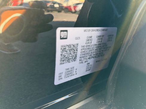 Used 2025 Chevrolet Trax LT w/ LT Convenience Package image 27