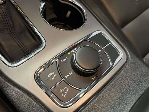 Used 2020 Jeep Grand Cherokee Limited image 31