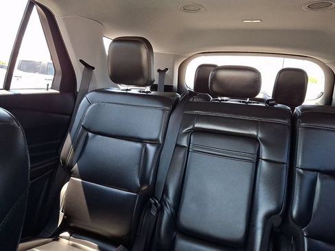 Used 2021 Ford Explorer XLT w/ Equipment Group 202A AWD/4WD image 19
