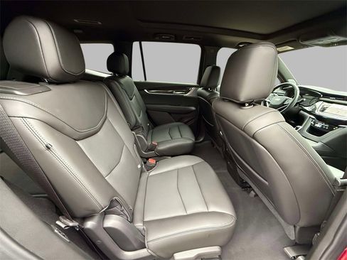 Used 2024 Cadillac XT6 Sport image 16