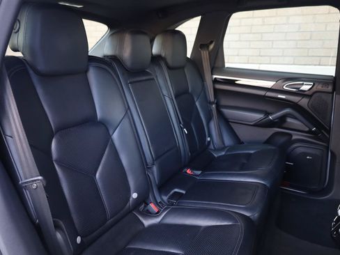 Used 2016 Porsche Cayenne AWD/4WD image 24