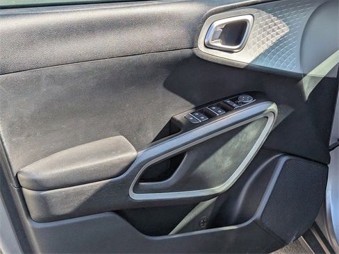 Used 2022 Kia Soul LX w/ Technology Package image 15