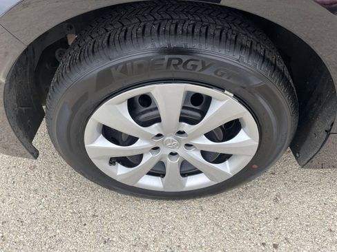 Used 2025 Toyota Corolla LE image 29