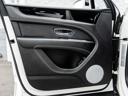 Certified 2022 Bentley Bentayga AWD/4WD image 23