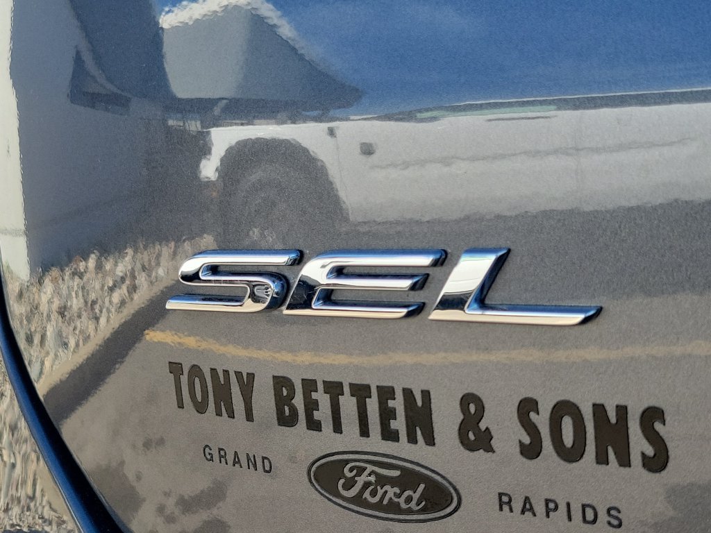 Used 2024 Ford Edge SEL w/ Convenience Package AWD/4WD image 7