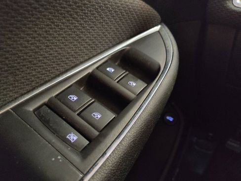Used 2017 Chevrolet Cruze LT w/ Sun And Sound Package FWD image 27
