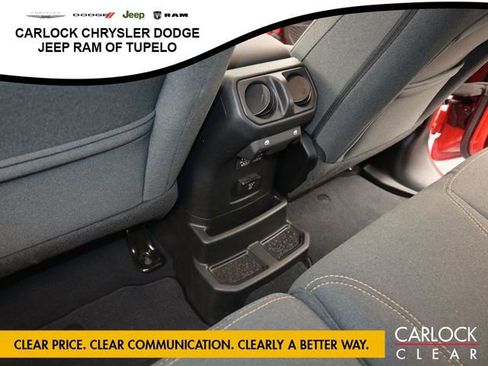 Used 2025 Jeep Wrangler Sahara image 28