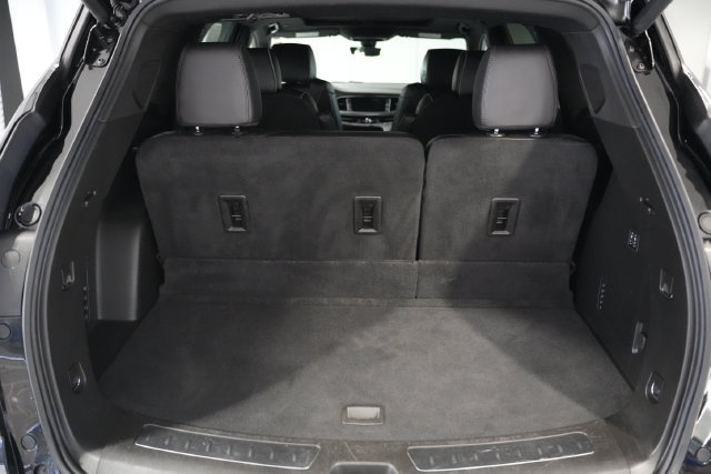 Used 2024 Buick Enclave Avenir w/ Avenir Technology Package AWD/4WD image 10