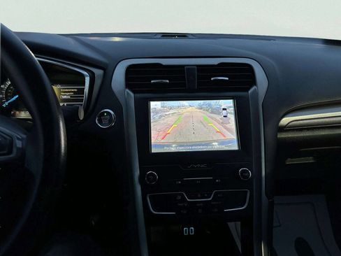 Used 2020 Ford Fusion SE image 19