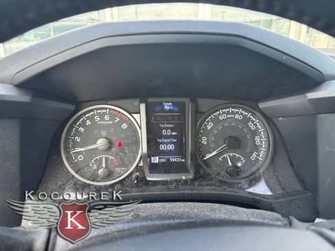 Used 2023 Toyota Tacoma TRD Off-Road w/ TRD Premium Off Road Package AWD/4WD image 8