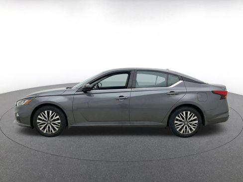 Used 2025 Nissan Altima 2.5 SV FWD image 4