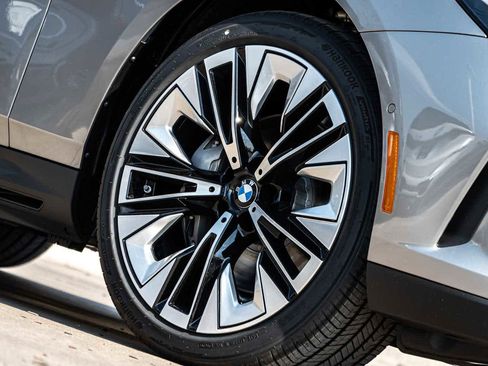 Used 2026 BMW i5 eDrive40 w/ Executive Package image 8