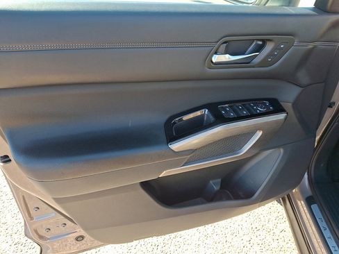 Used 2023 Nissan Pathfinder Platinum image 21