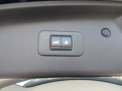 Used 2021 Nissan Armada SL image 41