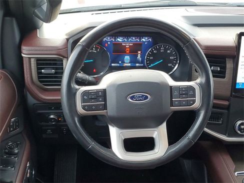 Used 2022 Ford Expedition Limited image 11