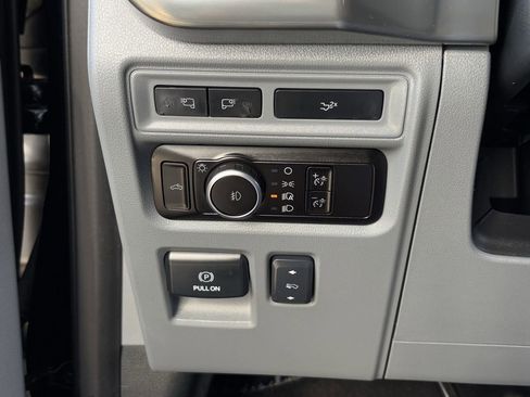 Used 2023 Ford F150 Lariat w/ Trailer Tow Package image 25