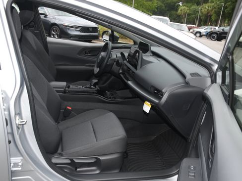 Used 2025 Toyota Prius LE FWD image 19