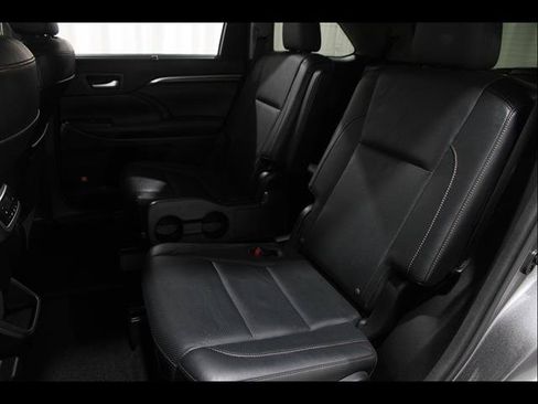Used 2016 Toyota Highlander Limited AWD/4WD image 19