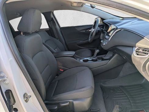 Used 2019 Chevrolet Malibu LS image 16