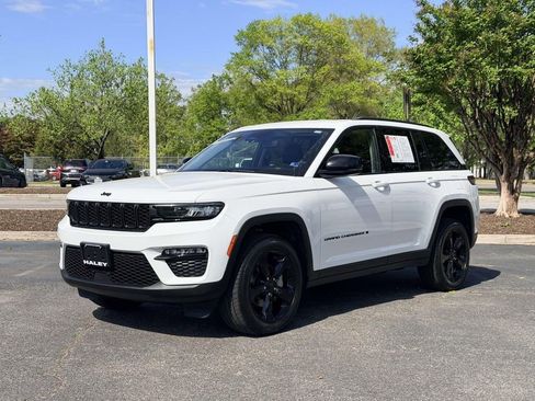 Used 2023 Jeep Grand Cherokee Limited w/ Black Appearance Package AWD/4WD image 23