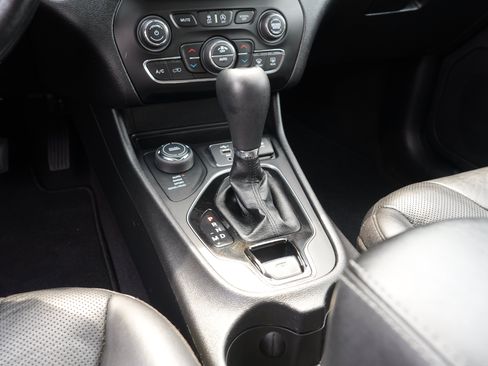 Used 2020 Jeep Cherokee Limited AWD/4WD image 25