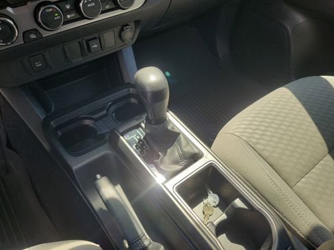 Used 2021 Toyota Tacoma SR AWD/4WD image 32