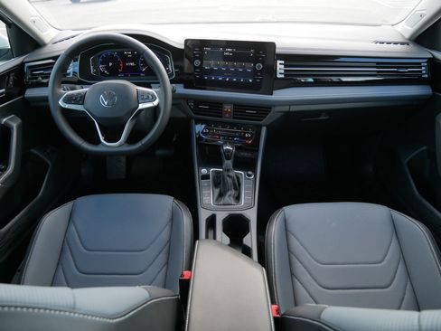 Certified 2025 Volkswagen Jetta SEL image 10