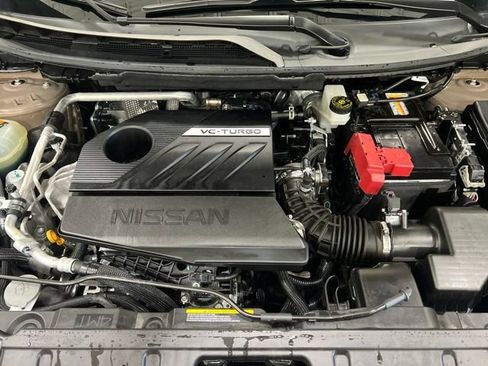 Used 2025 Nissan Rogue SL AWD/4WD image 17