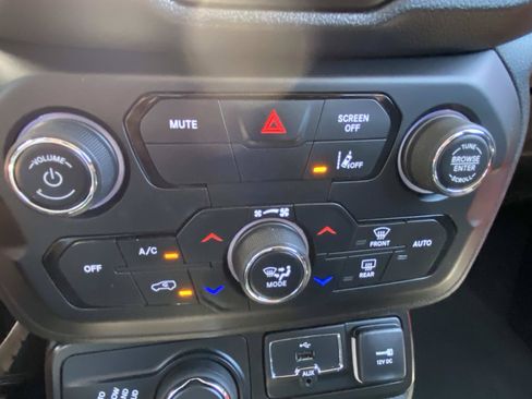 Used 2022 Jeep Renegade Latitude AWD/4WD image 22