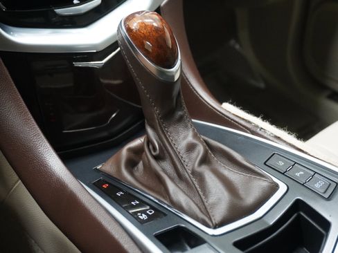 Used 2015 Cadillac SRX Luxury w/ Driver Awareness Package image 21