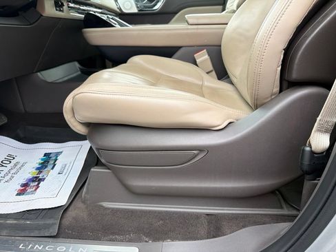 Used 2022 Lincoln Navigator Reserve AWD/4WD image 25
